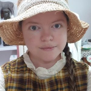 Meet your Posher, Danielle